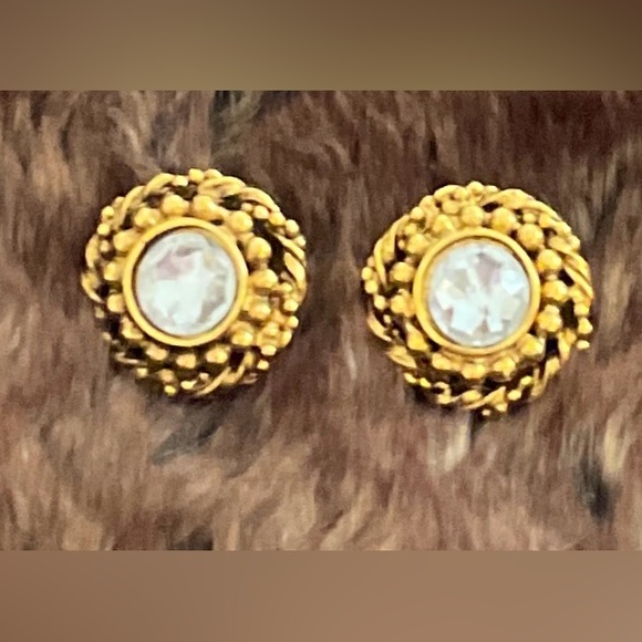 CHANEL Jewelry - VINTAGE CHANEL CLIP EARRINGS